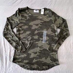 BNWT Old Navy long sleeve green camo top. Girls XL